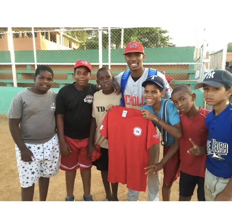 Quade Smith running a youth baseball clinic with a group of kids